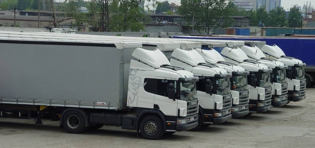 Автостоянка грузового и легкового автотранспорта